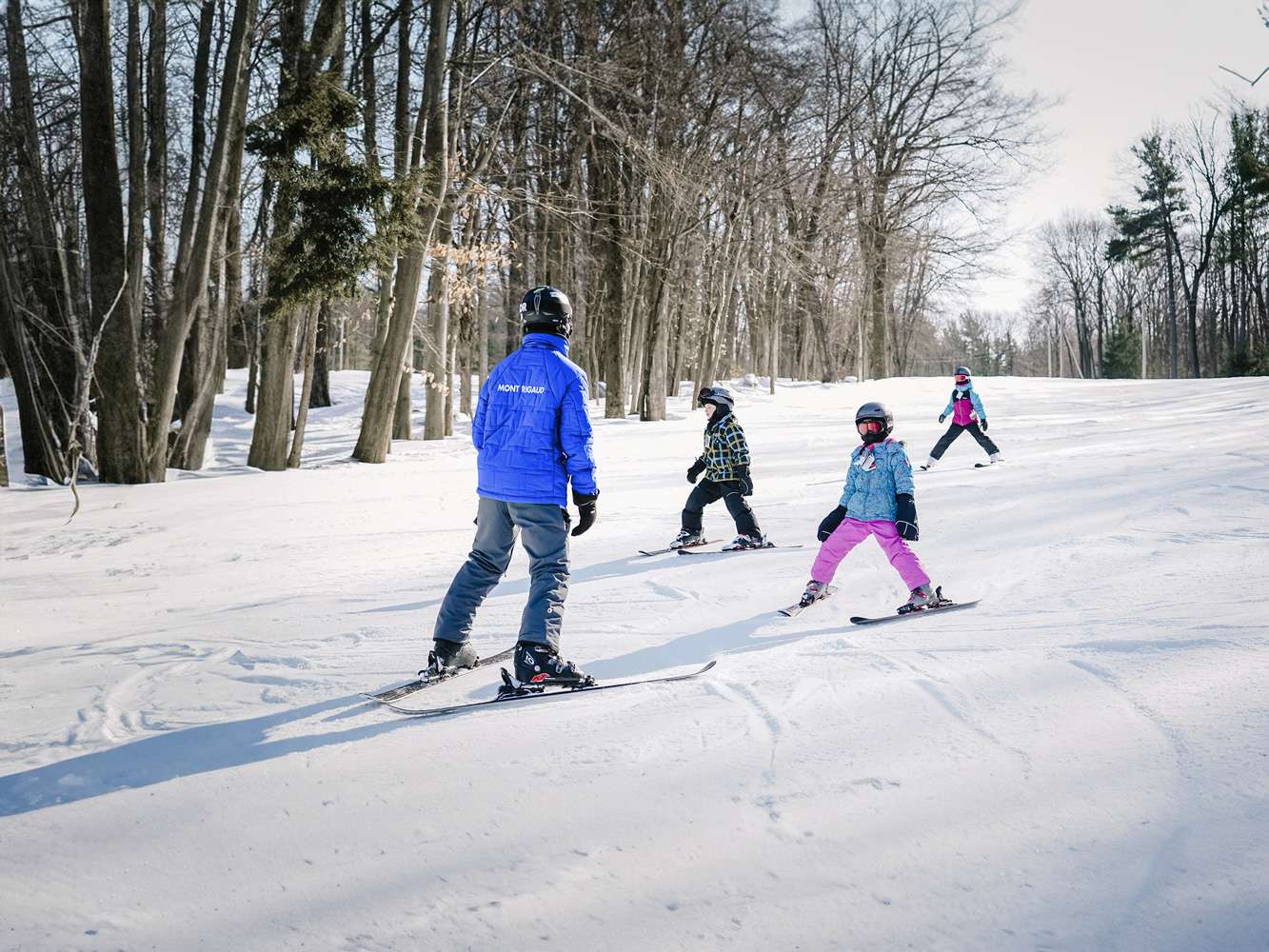 A ski instructor and his group — Mont Rigaud, ski resort, snowboarding, alpine touring, mountain biking, and hiking, family-friendly, in Rigaud, Quebec, near Montreal